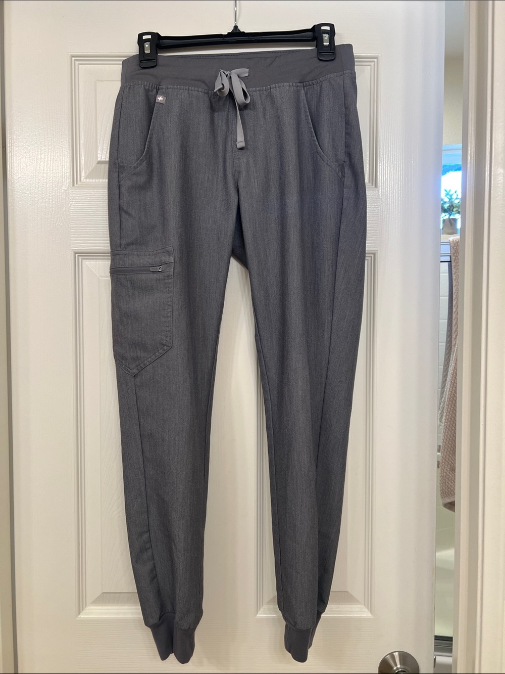 Figs Women's Gray Ankle Cropped Drawstring Scrub Joggers